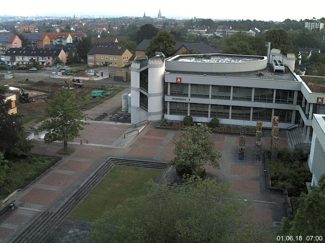 Foto der Webcam: Verwaltungsgebäude, Innenhof mit Audimax, Hörsaal-Gebäude 1