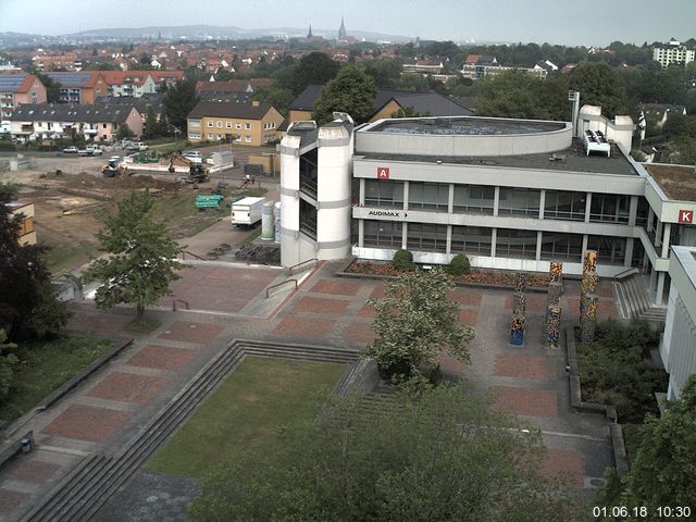 Foto der Webcam: Verwaltungsgebäude, Innenhof mit Audimax, Hörsaal-Gebäude 1