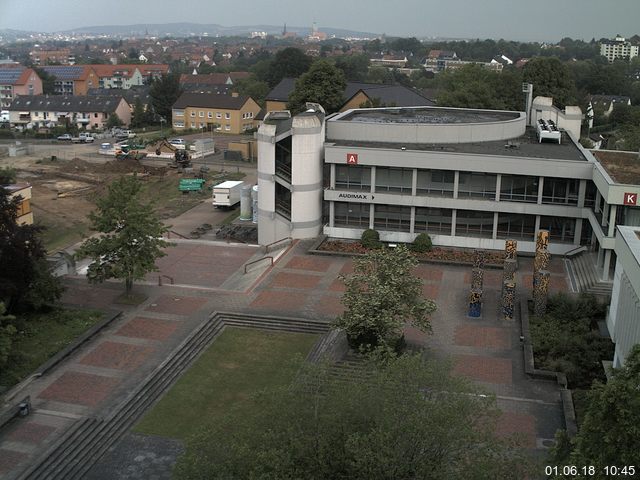 Foto der Webcam: Verwaltungsgebäude, Innenhof mit Audimax, Hörsaal-Gebäude 1