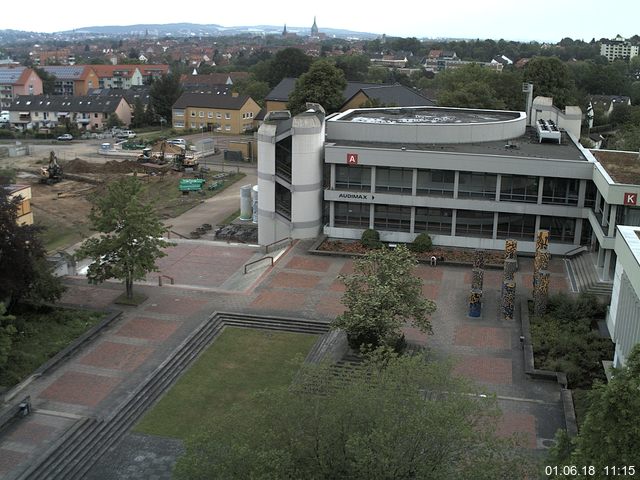 Foto der Webcam: Verwaltungsgebäude, Innenhof mit Audimax, Hörsaal-Gebäude 1