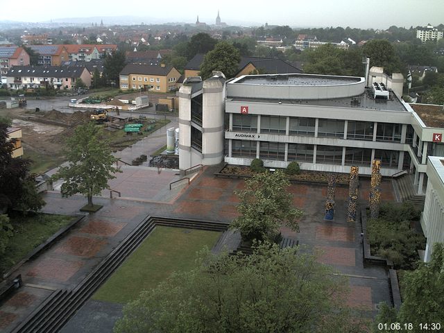 Foto der Webcam: Verwaltungsgebäude, Innenhof mit Audimax, Hörsaal-Gebäude 1