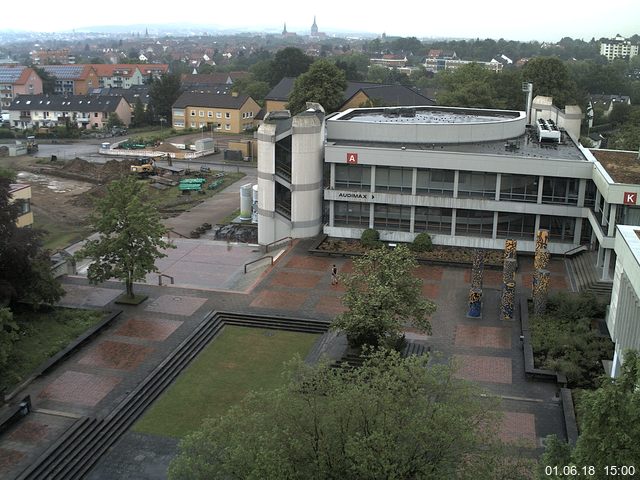 Foto der Webcam: Verwaltungsgebäude, Innenhof mit Audimax, Hörsaal-Gebäude 1