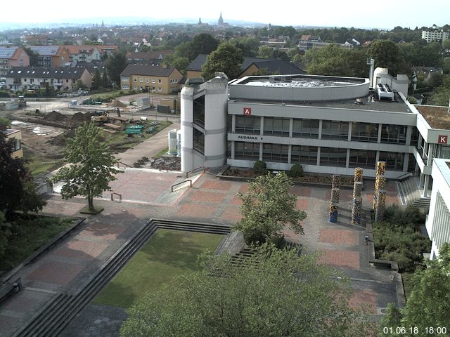 Foto der Webcam: Verwaltungsgebäude, Innenhof mit Audimax, Hörsaal-Gebäude 1