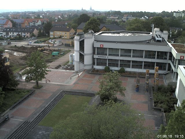 Foto der Webcam: Verwaltungsgebäude, Innenhof mit Audimax, Hörsaal-Gebäude 1