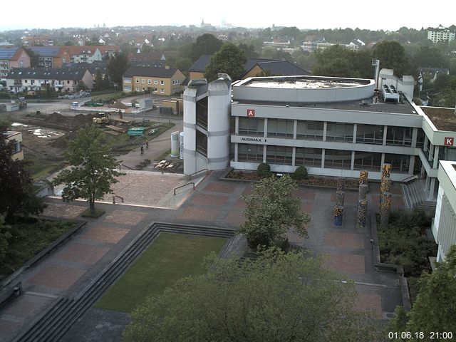 Foto der Webcam: Verwaltungsgebäude, Innenhof mit Audimax, Hörsaal-Gebäude 1