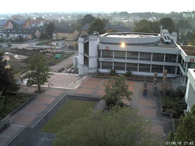 Foto der Webcam: Verwaltungsgebäude, Innenhof mit Audimax, Hörsaal-Gebäude 1