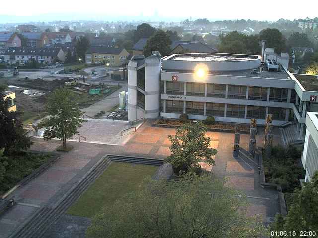 Foto der Webcam: Verwaltungsgebäude, Innenhof mit Audimax, Hörsaal-Gebäude 1