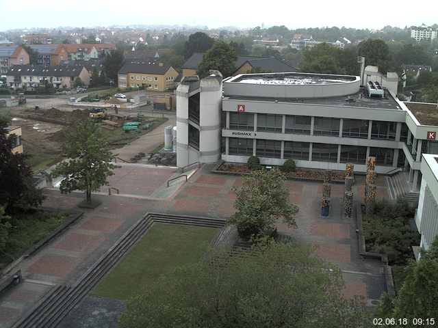 Foto der Webcam: Verwaltungsgebäude, Innenhof mit Audimax, Hörsaal-Gebäude 1