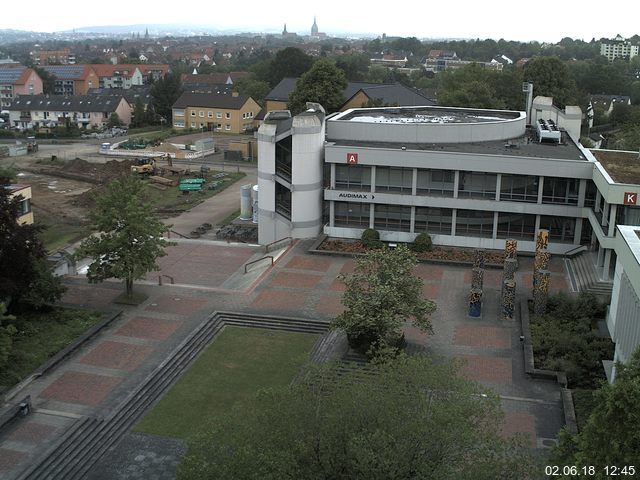 Foto der Webcam: Verwaltungsgebäude, Innenhof mit Audimax, Hörsaal-Gebäude 1