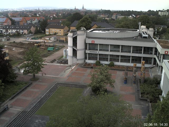 Foto der Webcam: Verwaltungsgebäude, Innenhof mit Audimax, Hörsaal-Gebäude 1