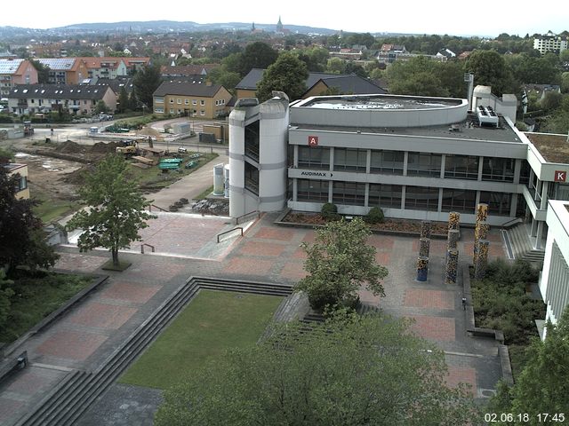 Foto der Webcam: Verwaltungsgebäude, Innenhof mit Audimax, Hörsaal-Gebäude 1