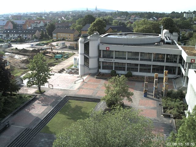 Foto der Webcam: Verwaltungsgebäude, Innenhof mit Audimax, Hörsaal-Gebäude 1