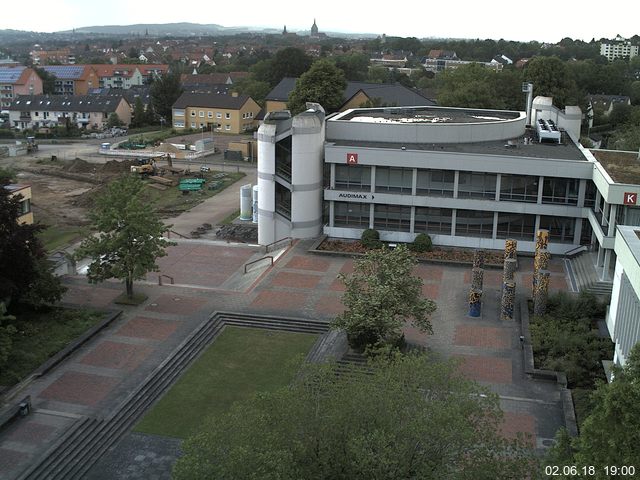 Foto der Webcam: Verwaltungsgebäude, Innenhof mit Audimax, Hörsaal-Gebäude 1