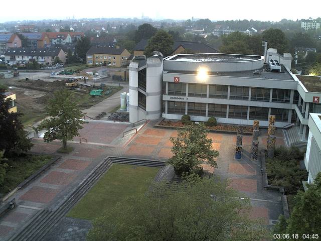 Foto der Webcam: Verwaltungsgebäude, Innenhof mit Audimax, Hörsaal-Gebäude 1