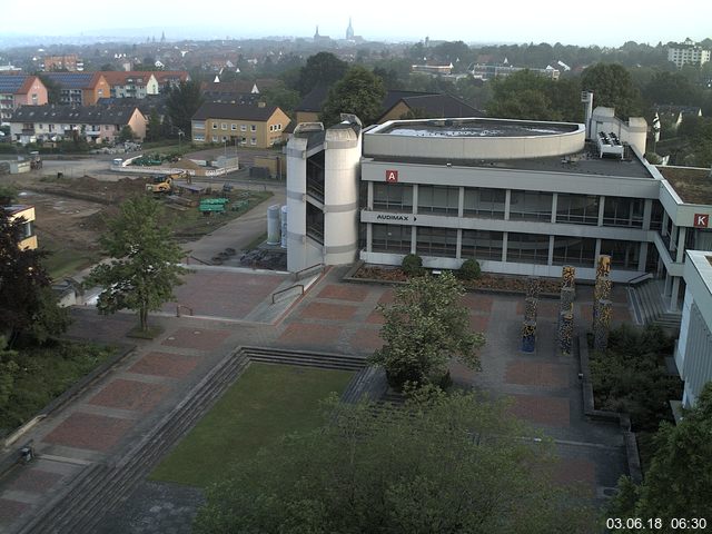 Foto der Webcam: Verwaltungsgebäude, Innenhof mit Audimax, Hörsaal-Gebäude 1