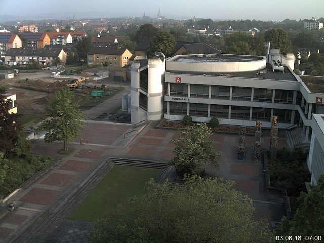 Foto der Webcam: Verwaltungsgebäude, Innenhof mit Audimax, Hörsaal-Gebäude 1