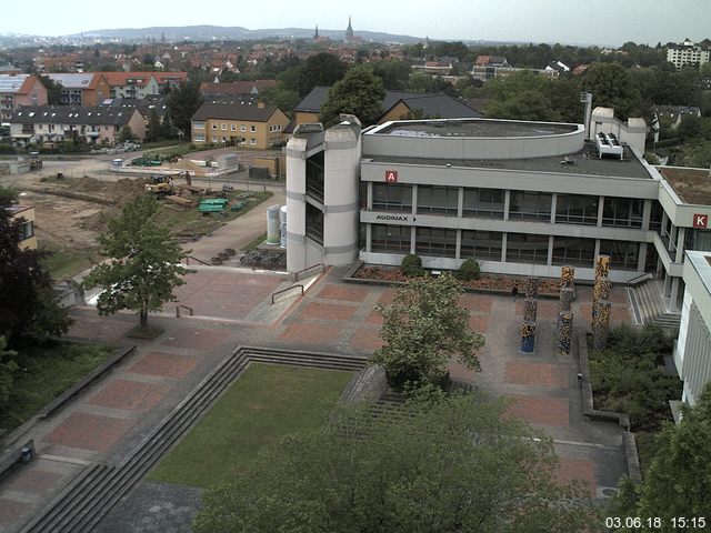 Foto der Webcam: Verwaltungsgebäude, Innenhof mit Audimax, Hörsaal-Gebäude 1