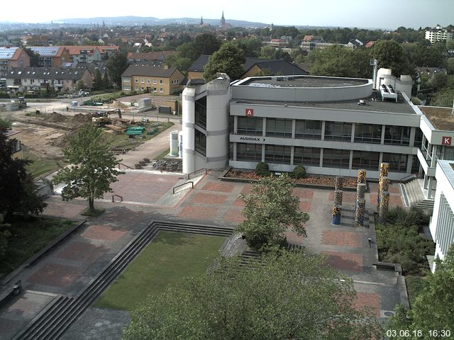 Foto der Webcam: Verwaltungsgebäude, Innenhof mit Audimax, Hörsaal-Gebäude 1