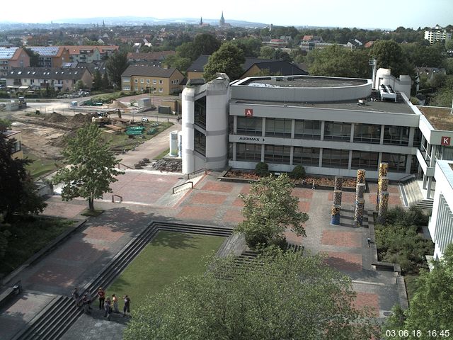 Foto der Webcam: Verwaltungsgebäude, Innenhof mit Audimax, Hörsaal-Gebäude 1