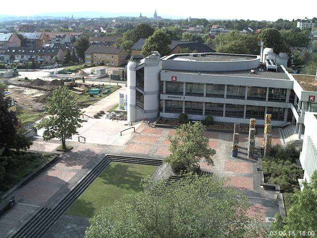 Foto der Webcam: Verwaltungsgebäude, Innenhof mit Audimax, Hörsaal-Gebäude 1