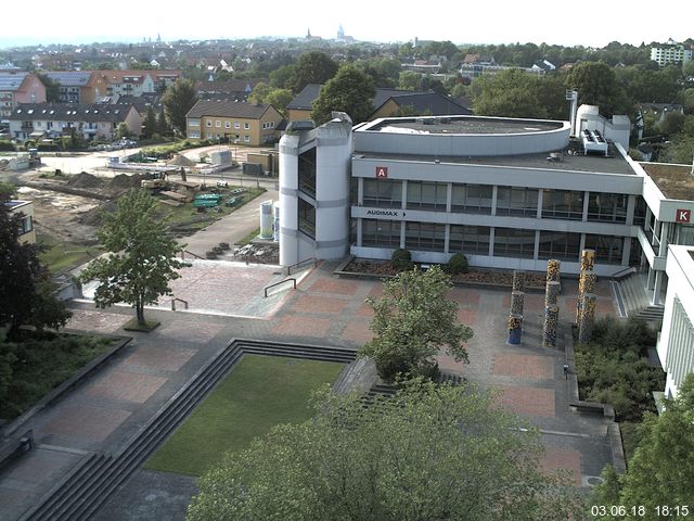 Foto der Webcam: Verwaltungsgebäude, Innenhof mit Audimax, Hörsaal-Gebäude 1