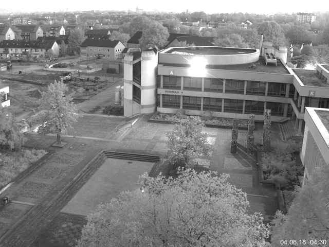 Foto der Webcam: Verwaltungsgebäude, Innenhof mit Audimax, Hörsaal-Gebäude 1