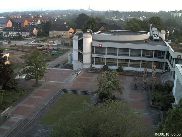 Foto der Webcam: Verwaltungsgebäude, Innenhof mit Audimax, Hörsaal-Gebäude 1