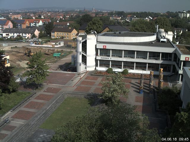 Foto der Webcam: Verwaltungsgebäude, Innenhof mit Audimax, Hörsaal-Gebäude 1