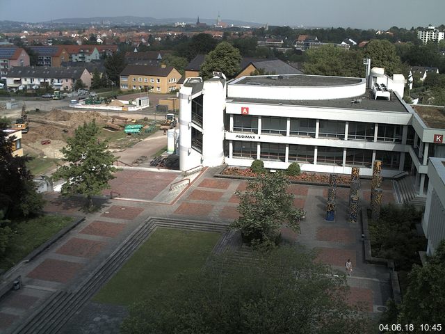 Foto der Webcam: Verwaltungsgebäude, Innenhof mit Audimax, Hörsaal-Gebäude 1