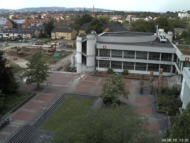 Foto der Webcam: Verwaltungsgebäude, Innenhof mit Audimax, Hörsaal-Gebäude 1