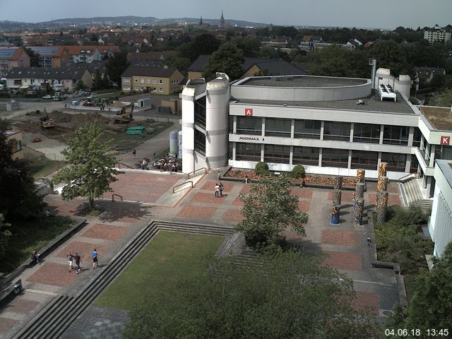 Foto der Webcam: Verwaltungsgebäude, Innenhof mit Audimax, Hörsaal-Gebäude 1