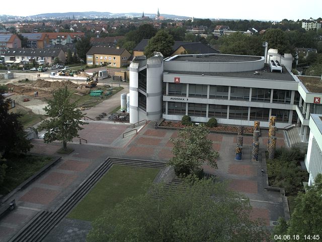 Foto der Webcam: Verwaltungsgebäude, Innenhof mit Audimax, Hörsaal-Gebäude 1