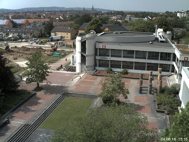 Foto der Webcam: Verwaltungsgebäude, Innenhof mit Audimax, Hörsaal-Gebäude 1