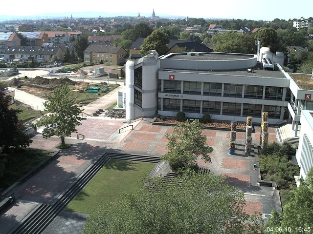 Foto der Webcam: Verwaltungsgebäude, Innenhof mit Audimax, Hörsaal-Gebäude 1