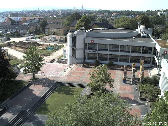 Foto der Webcam: Verwaltungsgebäude, Innenhof mit Audimax, Hörsaal-Gebäude 1