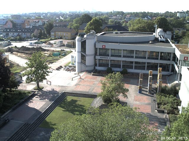 Foto der Webcam: Verwaltungsgebäude, Innenhof mit Audimax, Hörsaal-Gebäude 1