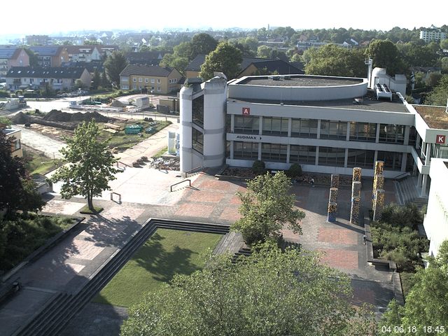 Foto der Webcam: Verwaltungsgebäude, Innenhof mit Audimax, Hörsaal-Gebäude 1