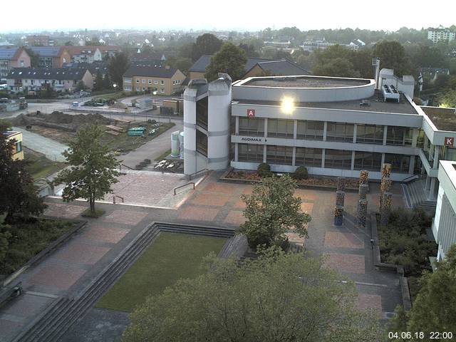 Foto der Webcam: Verwaltungsgebäude, Innenhof mit Audimax, Hörsaal-Gebäude 1