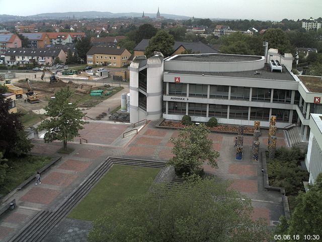 Foto der Webcam: Verwaltungsgebäude, Innenhof mit Audimax, Hörsaal-Gebäude 1