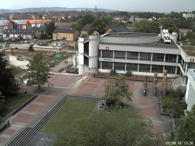 Foto der Webcam: Verwaltungsgebäude, Innenhof mit Audimax, Hörsaal-Gebäude 1