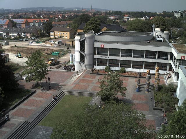 Foto der Webcam: Verwaltungsgebäude, Innenhof mit Audimax, Hörsaal-Gebäude 1