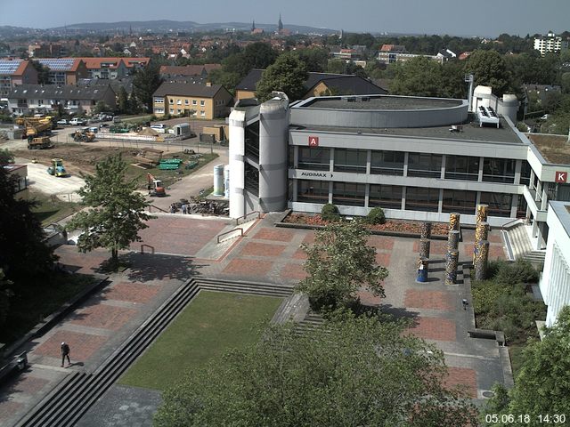 Foto der Webcam: Verwaltungsgebäude, Innenhof mit Audimax, Hörsaal-Gebäude 1