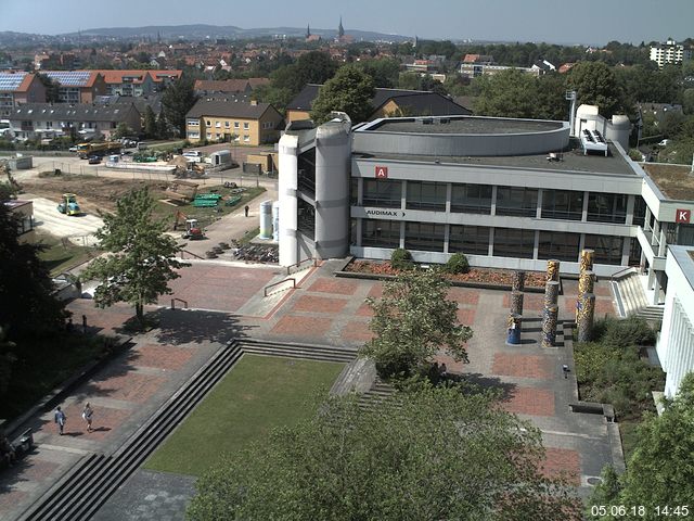 Foto der Webcam: Verwaltungsgebäude, Innenhof mit Audimax, Hörsaal-Gebäude 1