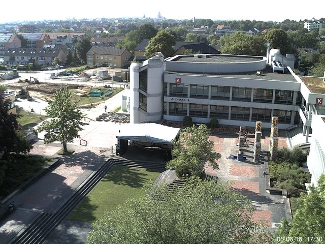 Foto der Webcam: Verwaltungsgebäude, Innenhof mit Audimax, Hörsaal-Gebäude 1