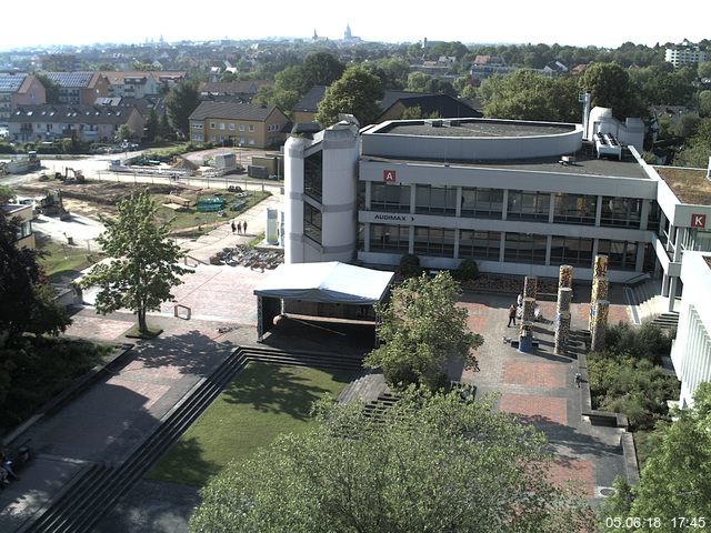 Foto der Webcam: Verwaltungsgebäude, Innenhof mit Audimax, Hörsaal-Gebäude 1