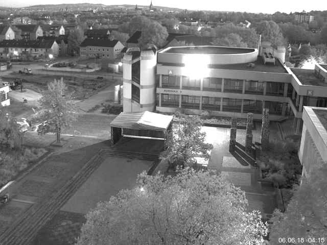 Foto der Webcam: Verwaltungsgebäude, Innenhof mit Audimax, Hörsaal-Gebäude 1