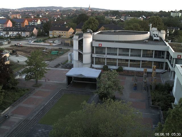 Foto der Webcam: Verwaltungsgebäude, Innenhof mit Audimax, Hörsaal-Gebäude 1