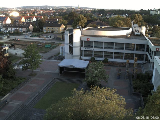 Foto der Webcam: Verwaltungsgebäude, Innenhof mit Audimax, Hörsaal-Gebäude 1