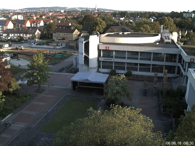 Foto der Webcam: Verwaltungsgebäude, Innenhof mit Audimax, Hörsaal-Gebäude 1