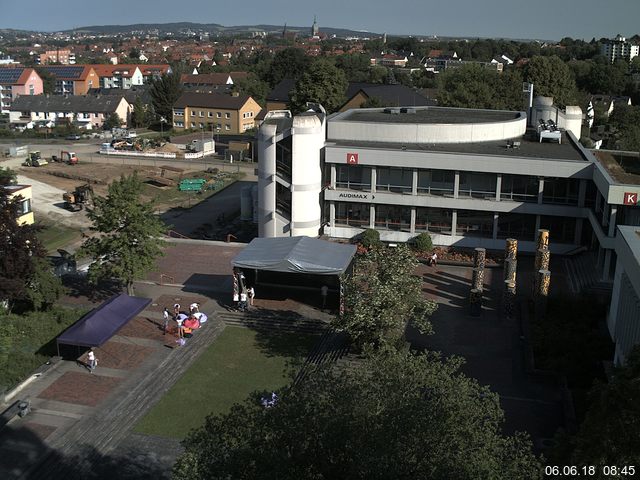 Foto der Webcam: Verwaltungsgebäude, Innenhof mit Audimax, Hörsaal-Gebäude 1